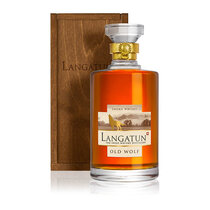 Langatun Old Wolf in Karaffe in Holzkiste